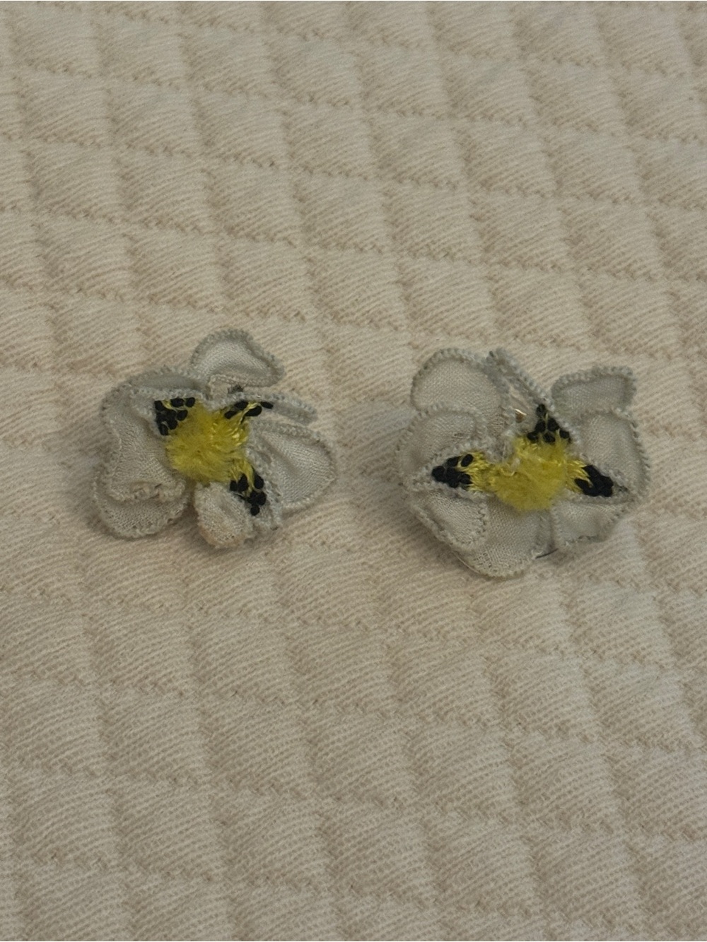Mignonne Gavigan flower stud earrings - Picture 2 of 4